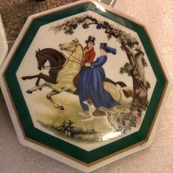 Vintage cameo lover jewelry box - Picture 3 of 5